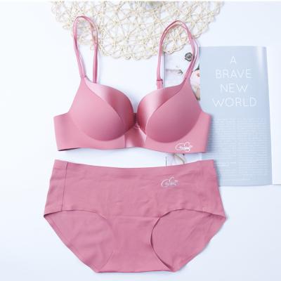 China Shantou OEM QUICK DRY high quality bra set Underwire One-piece Soft Peter Pan Smooth Peter Pan Rimless Bra Set for sale