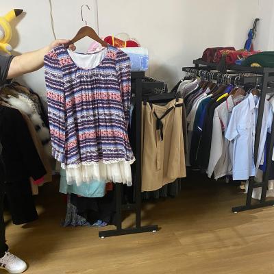 China Summer Clothes Mixed Brand Second Hand Women Clothing Autumn Clothes For Young People for sale