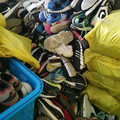 China Widely branded African and South Asian factory sell various sneakers used shoes for sale