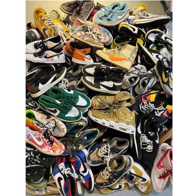 China Fashionable used shoes wholesale used shoes in uk men second hand shoes sneakers branded sports shoes in balls for sale