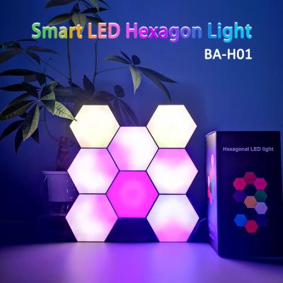 Chine Le mur intelligent d'hexagone de DIY LED allume la musique Syncing de contact de Quantum à vendre