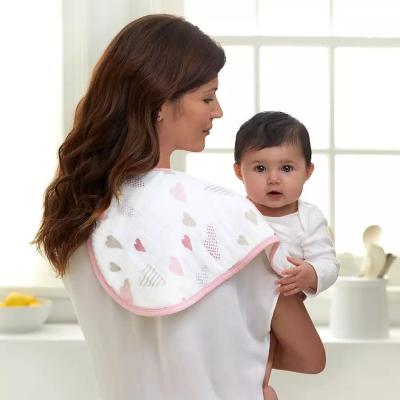 China Organic Infant Wash Cloths Cotton Shoulder Baby Stylish Burp Cloths à venda