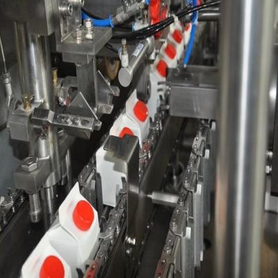 China Low Cost Semi-automatic Triangular Fruit Juice Gable Box Carton Filling Machine for sale