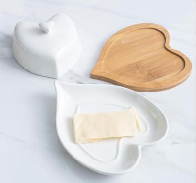 China Viable Newcomer Heart Ceramic Butter Dish With Lid Ins Style Butter Storage Dish Dish for sale