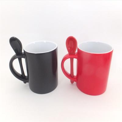 China 11oz Viable Ceramic Magic Mug, Hot Water Sublimation Color Changing Mug With Spoon for sale