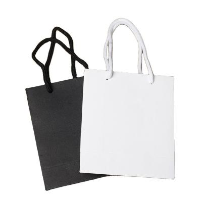 China Fashion Recyclable Gift Bag Beauty Paper Recyclable Custom Printed Shopping Bag Gradient Color Paper Bag With Handle for sale