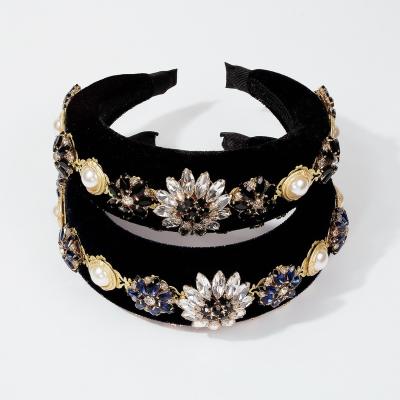 China Lightweight Luxury Headband Drop Shipping European Luxury Winter Hair Bands For Glitter Baroque Pearl Party Banquet Rhinestone Padded Head Bands for sale