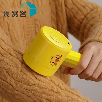 China Modern High Quality Mini Power Sweater Clothes Hair Ball Trimmer Electric Cloth Shaver Portable Electric Fiber Remover for sale