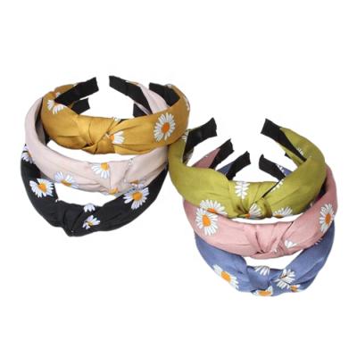 China Environmental protection fresh small and popular green girls wash hair band daisy fabric hair band Yiwu bow flower headband the new for sale