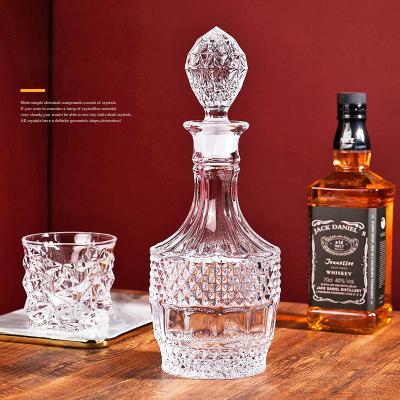 China Wholesale Crystal Decanter Embossing Whiskey Decanter Glass Bottle Decanter 500ml-800ml Glass Bottle for sale