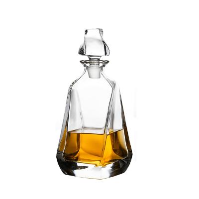 China Amazon Embossing Decanter and Whiskey Hot Selling Crafted Glass Glasses Set Stylish Whiskey Decanter for sale