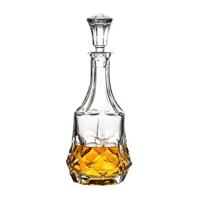 China Bulk Wine Whiskey Decanter Glass Bottle Decanter 800ml Glass Bottle Embossing Crystal Decanter Wholesale for sale