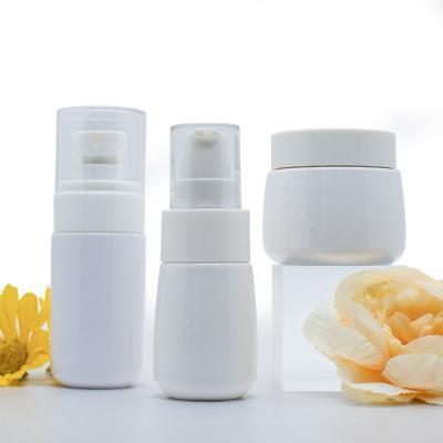 China Hot Selling Empty White PET Cosmetic Bottle Plastic Inverted Fine Mist Spray Bottle For Toner Liquid Lotion Cosmetic Packaging for sale