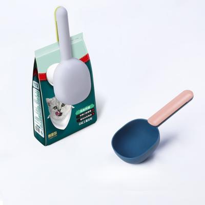 China Wholesale Custom Viable 2 In 1 Multifunctional Pet Food Scoop With Bag Clip Durable ABS Pet Food Scoop for sale