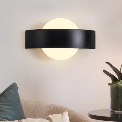 China Modern Hot Sale Simple Metal Round Acrylic E27 Lamp Socket Led Wall Lamps for sale