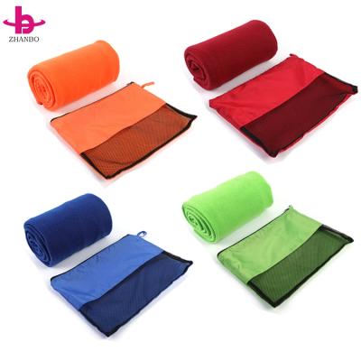 China PORTABLE Outdoor Travel Throw Portable Fleece Blanket 100% Polyester Blanket With Pocket for sale