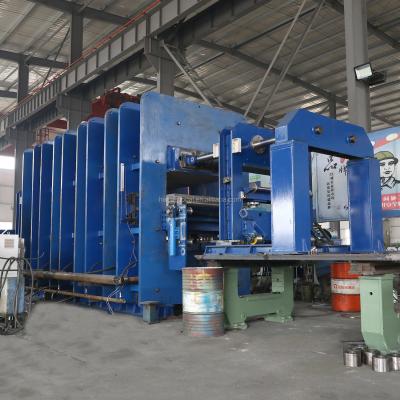 Chine Machine de fabrication de bande transporteuse en caoutchouc avec 40000 technologie et système de pressage à chaud à vendre