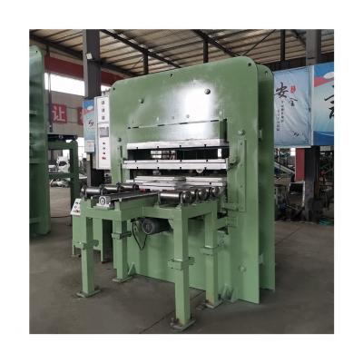 Chine La machine de pressage pour pneus solides personnalisée certifiée CE ISO9001 2000mm*2400mm*1450mm*4050mm à vendre