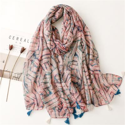 China 2022 new arrival accessory high quality summer cotton lightweight wearing scarves for women elegant simple geometric pattern printed cotton hijabs for sale