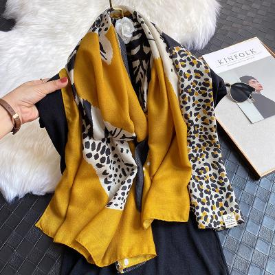 China Soft Touch Feeling Wholesale 2020 Large Animal Print Tigers Tigers Pattern Women Head Wrap Ladies Neck Scarfs Korean Luxury Shawls for sale