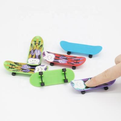 China Yiwu Promotion Toy Wholesale Hard Material Plastic Small Finger Skateboard Mini Skateboard Toys For Kids Game Toys for sale