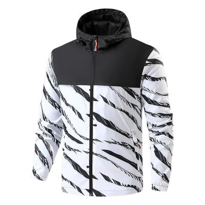 Chine Plus taille manteau à capuche pour homme avec protection contre le vent et décoration d'impression 3D à vendre