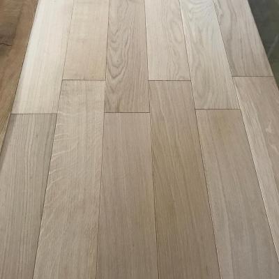 China Modern Engineered Natural Oak Hardwood Flooring For Indoor Use for sale