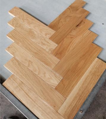 China Modern IN STOCK! Natural Rustic Grade Solid Oak 18x65x325mm CD Color Hardwood Herringbone Flooring for sale