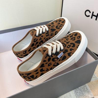 China TPR Summer Leopard Print Women's Shoes Women's One Foot Canvas Shoes Women's Flat Low Top Fabric Shoes for sale