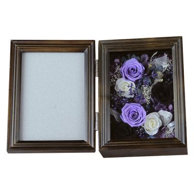 China Hot Selling Valentines Day Celebration Rose Flower Photo Frame Fresh Preserved Gifts for sale