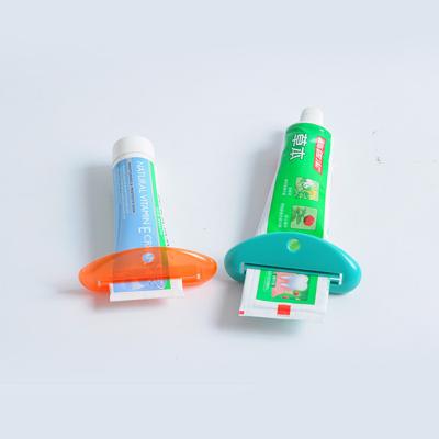 China Plastic Sustainable Bathroom Tube Toothpaste Squeezer 9*3.5*0.5cm ZYG0020 Minimalist for sale