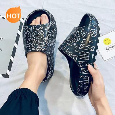 China New Stockdesigners Fashion Hot Women's Trend 2021Slipper Low Heel Slippers Factory China for sale