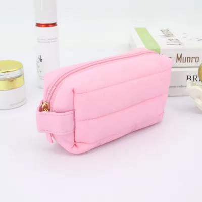 China Wasserdichte Tasche Nylon-Reise-Make-up-Organisator Tasche mit Reißverschluss und Logo-Design zu verkaufen