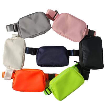 China 2024 Cinturón de nylon para mujeres Bolso de cintura de cuerpo cruzado para perros Bolso de trasero y ejercicio deportivo en venta