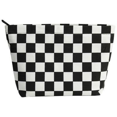 Cina Fashion Portable Wash Bag Customized Black and White Checkerboard Borsa per spazzole cosmetiche in vendita