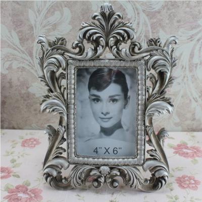 China Gifts and Home Decor 6 Inch Vintage Style Resin Photo Frame Imitaioni Silver Resin Gifts Opens Home Decoration for sale