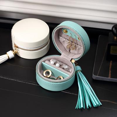 China Small Zipper DDA2187 Travel PU Round Portable Jewelry Box Jewelry Organizer Case Fashionable Custom Cute Lady Leather Earrings Storage Box for sale