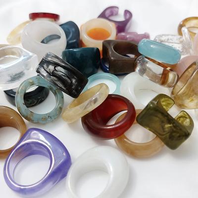 China OUYE Fashion Cute 2021 Best Selling Wholesale Colorful Ring Shell Resin Link Ring Jewelry Acetate Acrylic Simple Clear Resin Ring for sale