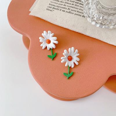 China OUYE 2021 CLASSIC Popular Cute Summer Flower Daisy Earrings Fashion Women Earrings Wholesale Jewelry Flower Earrings for sale