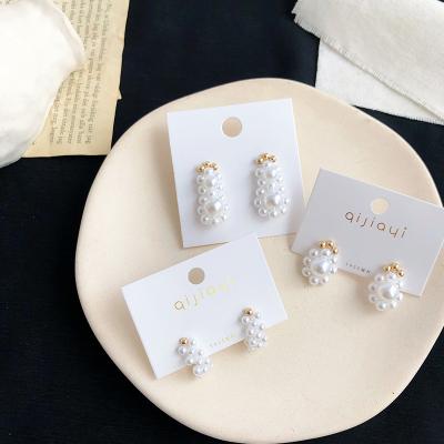 China OUYE 2021 CLASSIC Cute Summer Wedding Pearl Earrings Fashion Women Earrings Wholesale Jewelry Flower Pearl Earrings for sale