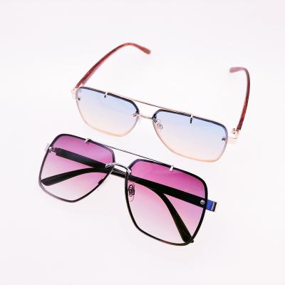 China Fashion Sunglasses Factory Outlet Square Metal Frame Sunglasses Protect Eyes Unlimited Kind for sale