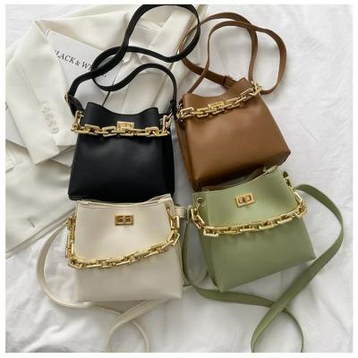 China New High Quality Hydraulic Chain Handbag Retro Style One Shoulder Messenger Bag Bucket Handbag for sale