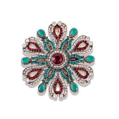 China Women Baroque Crystal Brilliant Designer ALLOY Diamond Brooch Pins and Pins Corsage Jewelry Bling Jewelry for sale