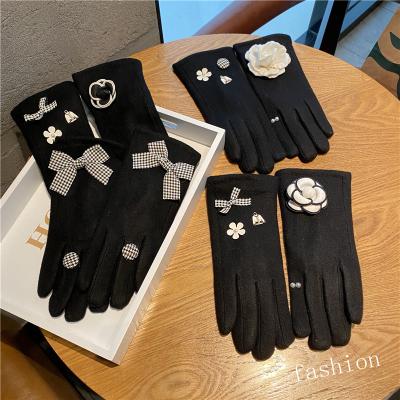 China Daily Life Bowknot Gloves With Fleece Women Winter Plush Warm Thick Touch Screen Cute Riding Ski Gloves for sale