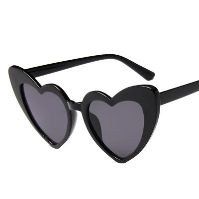 China Fashion Sunglasses 2021 New Fashionable Women Cat Eye Heart Shape Models Style Newest Sun Glasses Tend for sale