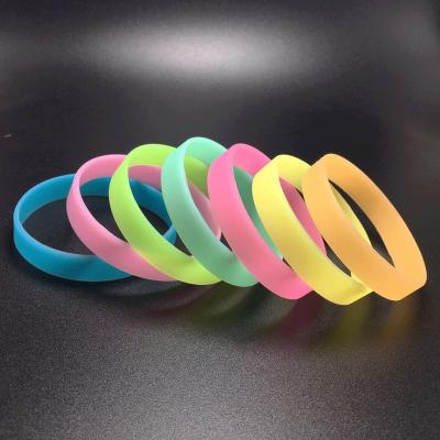 China Fitbit Punk Flex Design 2 Your Own Silicone Wristbands Dispenser Wristbands Adult Silicone Wristbands for sale