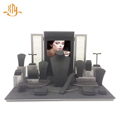 China Factory Wholesale Custom Luxury Painting XIANGYU Pilou Jewelry Display Stand Wooden Set for sale