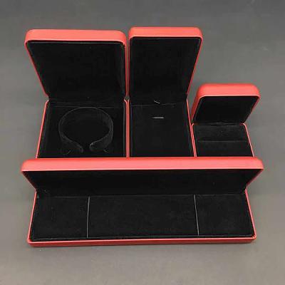 China 100% XIANGYU Handmade Custom Rubber Painting Jewelry Set Packaging Boxes With Logo for sale