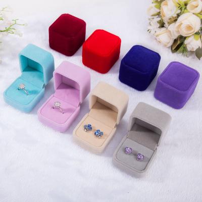 China Cardboard+Flannel 2021 Direct Wholesale Fashion Flannel Ring Box Simple Multicolor Jewelry Box Manufacturers Classic Style for sale