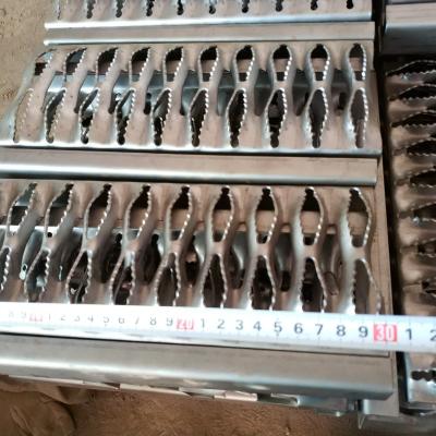 China Slip de Veiligheidsgrating Diamond Hole Galvanized Steel 10 van de Greepstut de Plank van de Maatgang Te koop